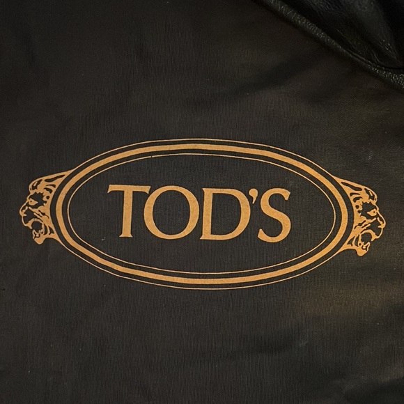 Tod’s black leather tote with multiple front compartments on front and inside - Picture 5 of 8